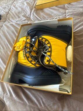 Authentic Fendi Yellow and Black Lace-Up  Boots W.BIKER/FABRIC+INSIDE:FABRIC/R